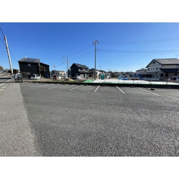 ヴィラ・フローラルB 駐車場