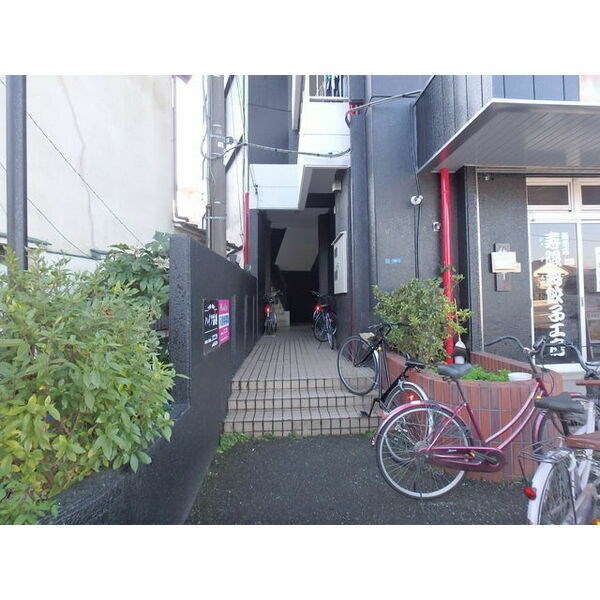 ハイツ霜越 エントランス