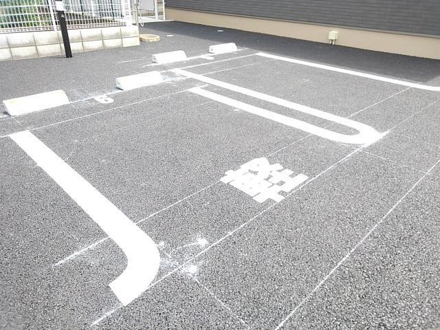 オッティモ・フトゥーロⅡ 駐車場