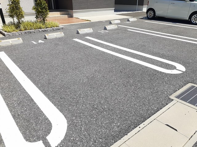 グレイスＢ 駐車場