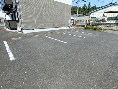 オネストイズミヤＢ 駐車場