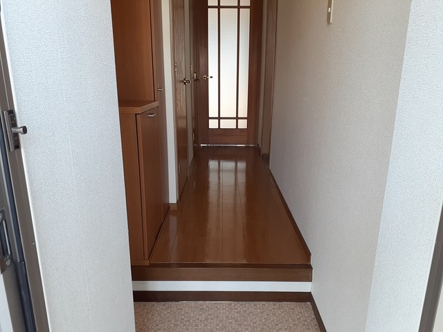 オネストイズミヤＢ 玄関