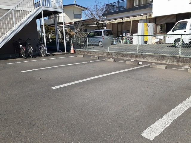 エルディム青木 駐車場