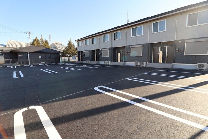 ファミリア 駐車場