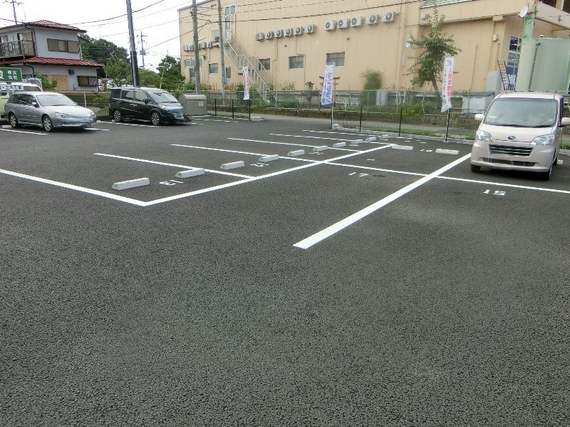 Y&Mグランメゾン 駐車場