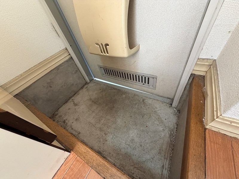 ファミールラプラス 玄関