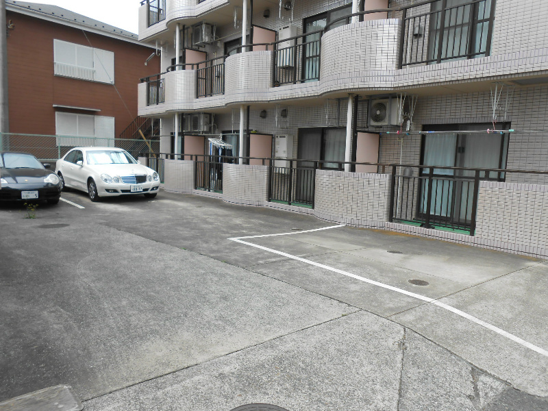 青山コーポＡ 駐車場