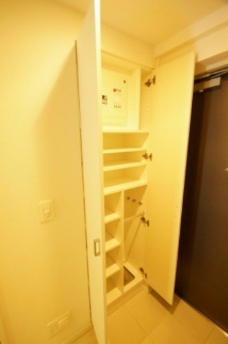 スタイリオ妙蓮寺 玄関
