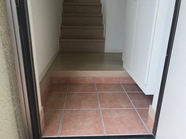 シャインヒルズＡ棟 玄関