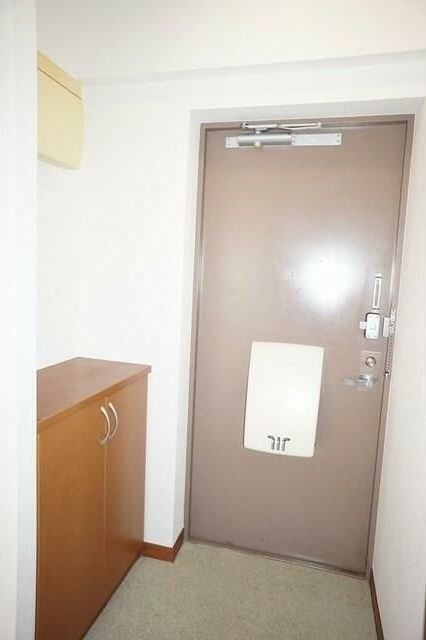 リバーサイド竹生 玄関