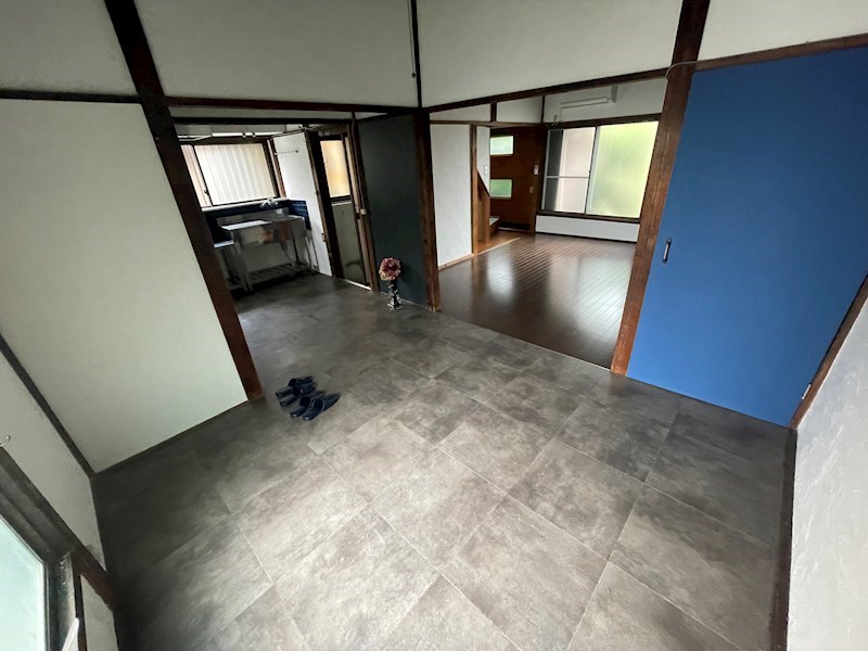 神奈川県横浜市鶴見区上の宮１丁目 リビング