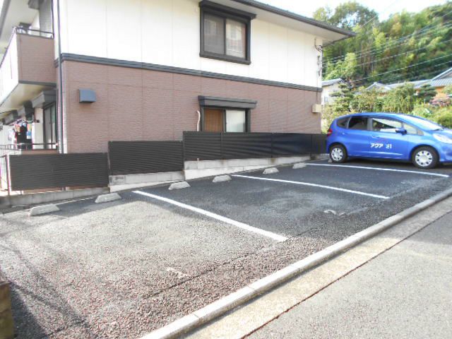 コーエイラポール日吉弐番館 駐車場