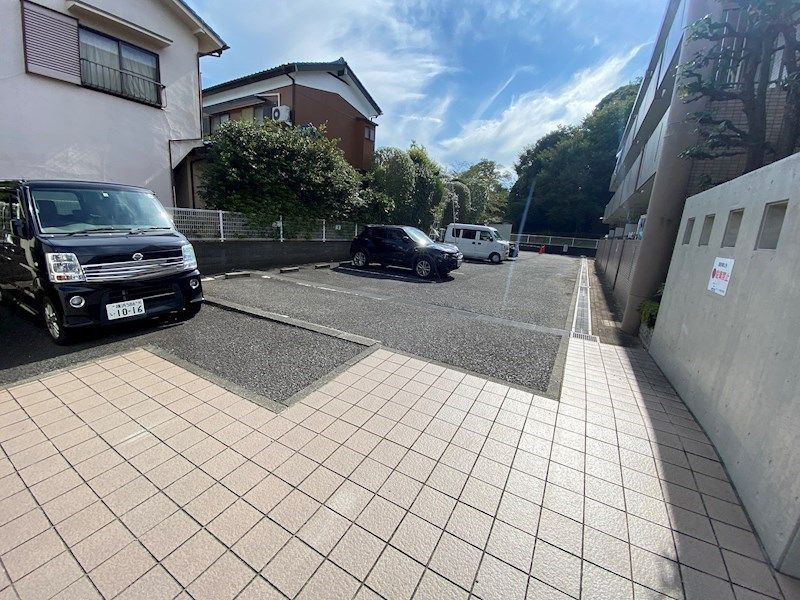 ラフィーネ港北Ⅰ 駐車場