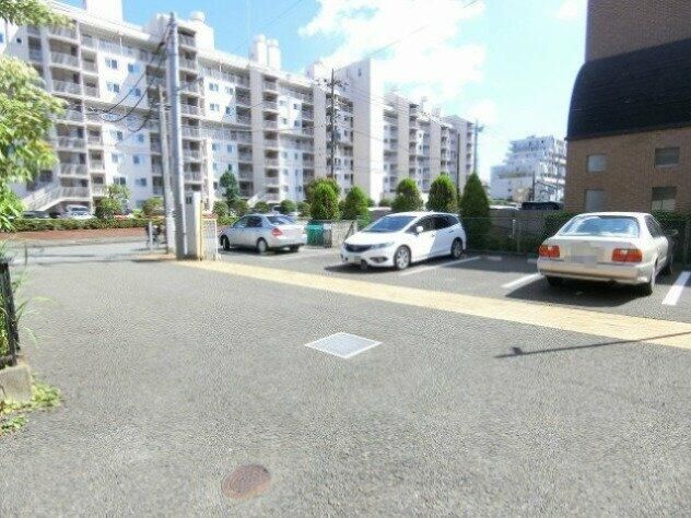 フォレスト大倉山 駐車場
