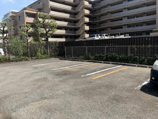 リエス綱島 駐車場