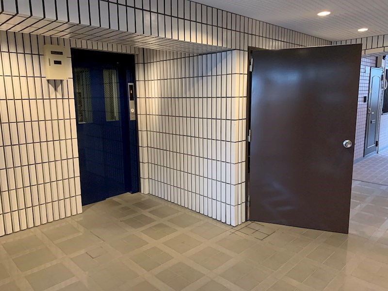 ロイヤルハイツ エントランス