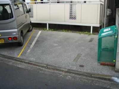 サニーコート大倉山 駐車場