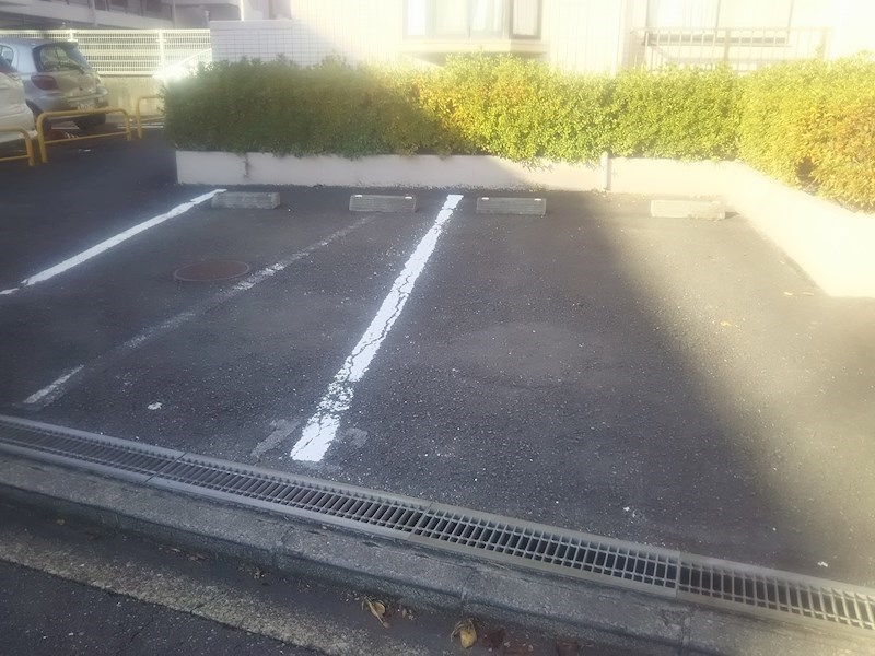 ハピネス飯田３号館 駐車場