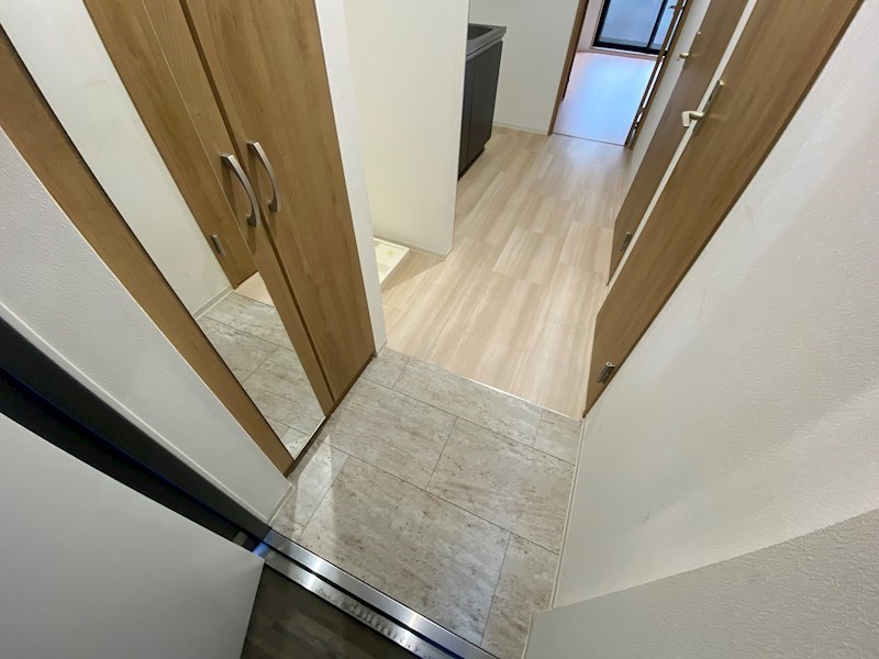 LOC'S KIKUNA 玄関