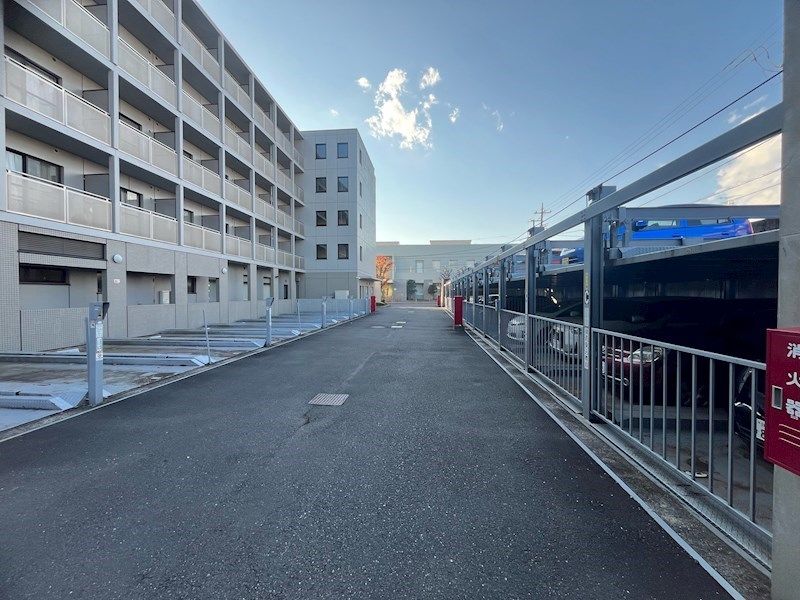 コスモハイム元住吉 駐車場