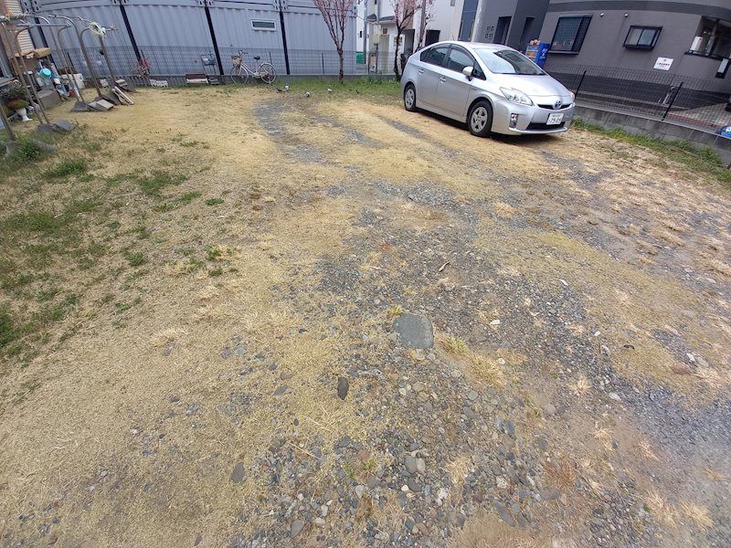 明和荘A棟 駐車場