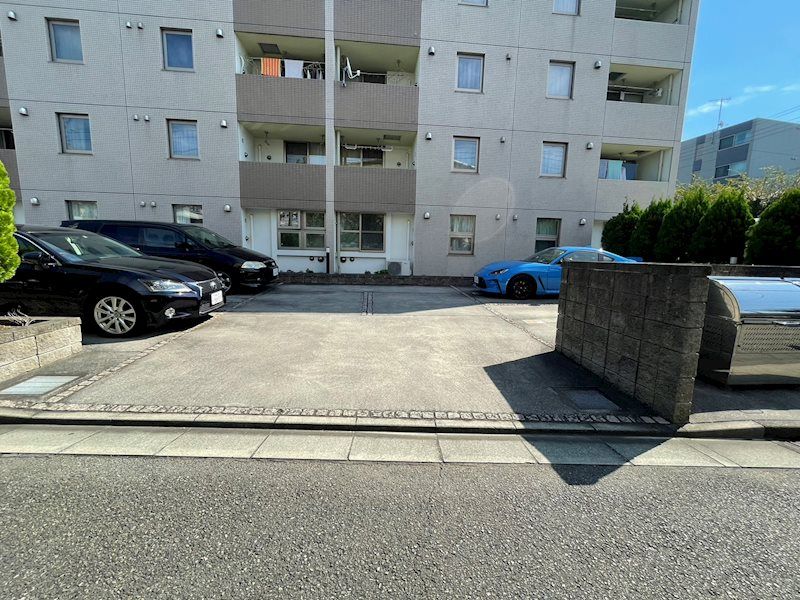 グランソレイユ 駐車場