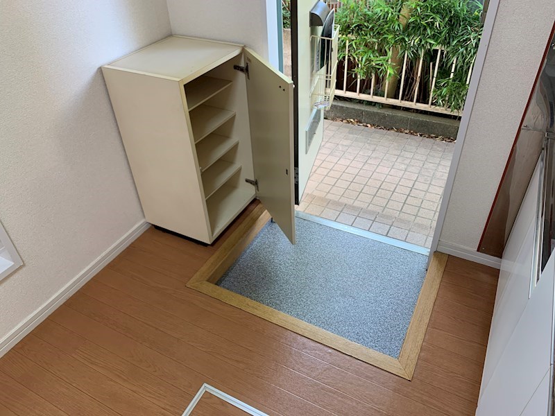 サンパレスいづみＡ 玄関