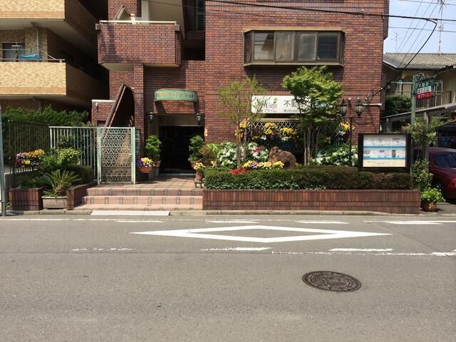 コモド・デ・ピソス 駐車場