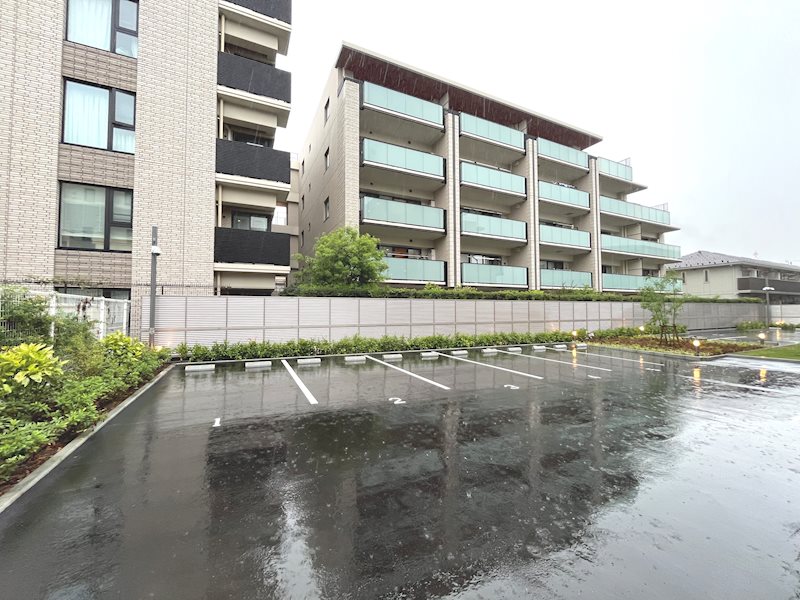 アソシエール大倉山 駐車場
