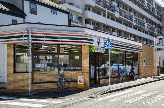 アソシエール大倉山 コンビニ