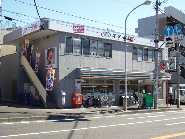 アベニールボナール コンビニ