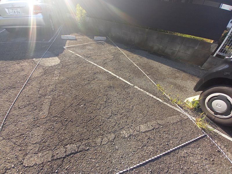 リファレンス北新横浜 駐車場