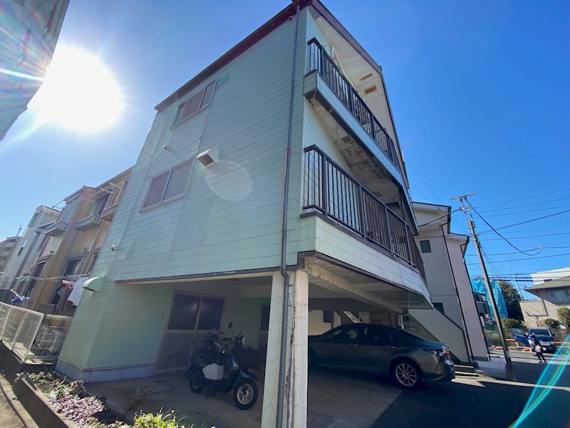 ロドス 駐車場