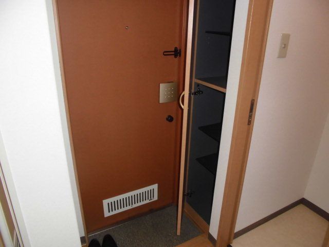 アズール坂下 玄関