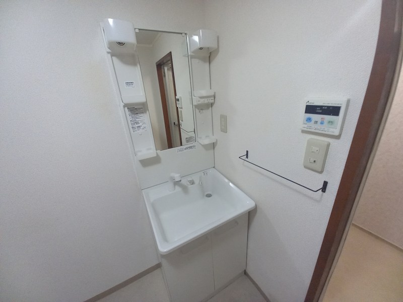 エミネンス妙蓮寺 洗面所