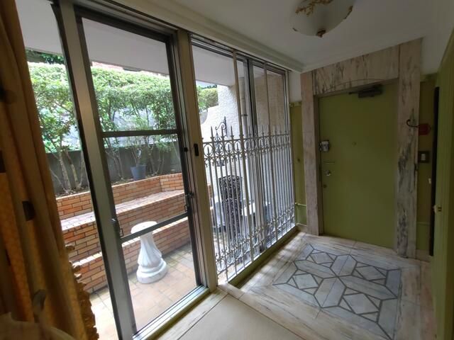 大倉山ヒルタウン4号棟 玄関
