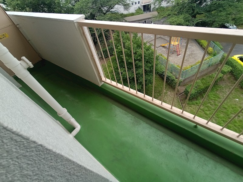 宮向団地３－４号棟 ベランダ