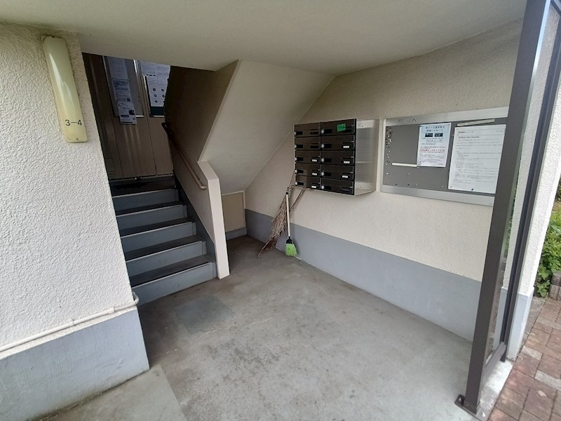 宮向団地３－４号棟 エントランス