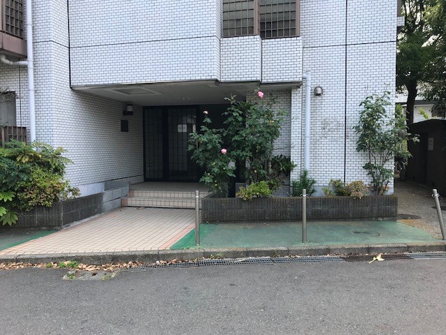メゾン・ド・山田 エントランス