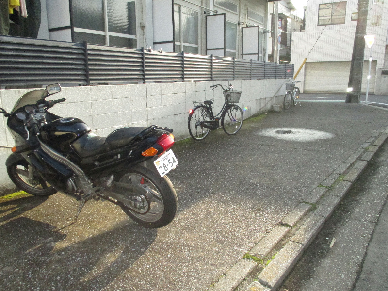 レオパレス大倉山第１ 駐車場