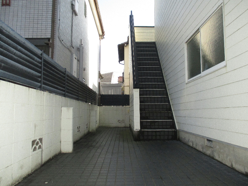 レオパレス大倉山第１ エントランス