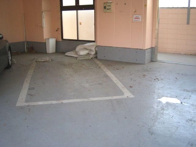 ヤマダハイツ 駐車場