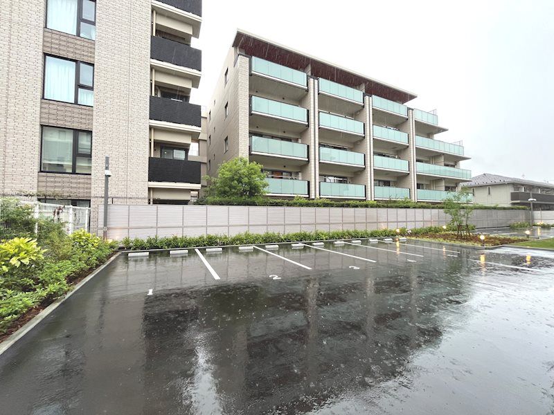 アソシエール大倉山 駐車場