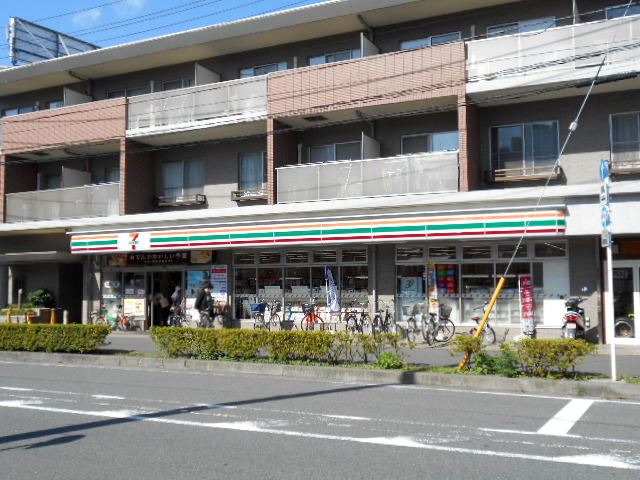 エクセレントハイツ コンビニ