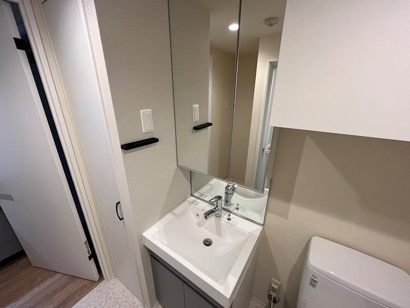 ラティエラ横濱六角橋 洗面所