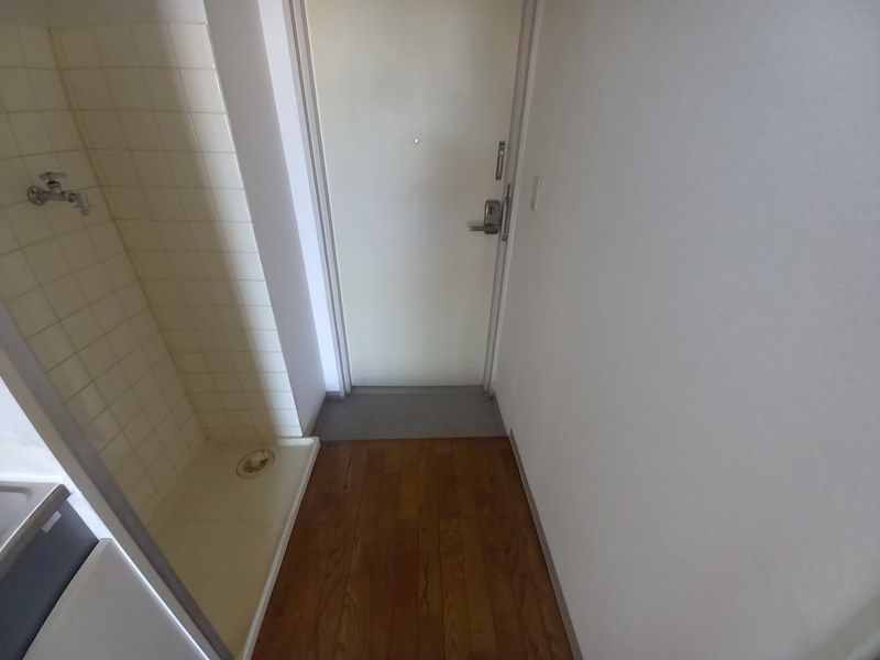 三美ビル 玄関