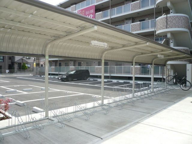 アルカサル日吉 駐車場