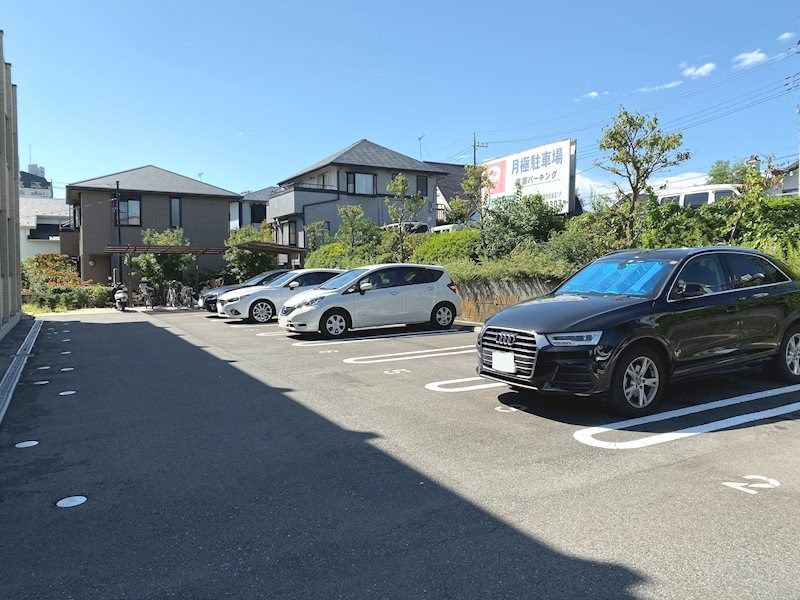 ウェスト・アンソレイユ 駐車場