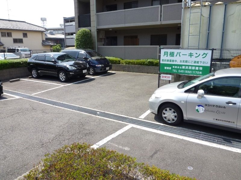 ラポール菅田 駐車場