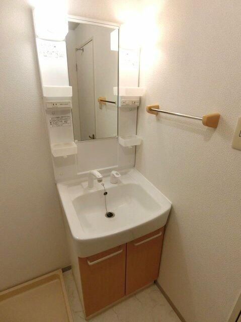 神奈川県横浜市港北区綱島西５丁目 洗面所